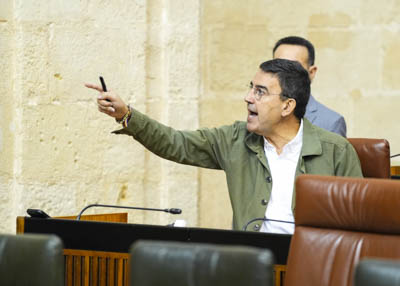  El diputado Mario Jim�nez en un momento de la sesi�n