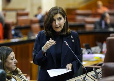  La consejera Roc�o Blanco responde a las preguntas orales durante la sesi�n plenaria
