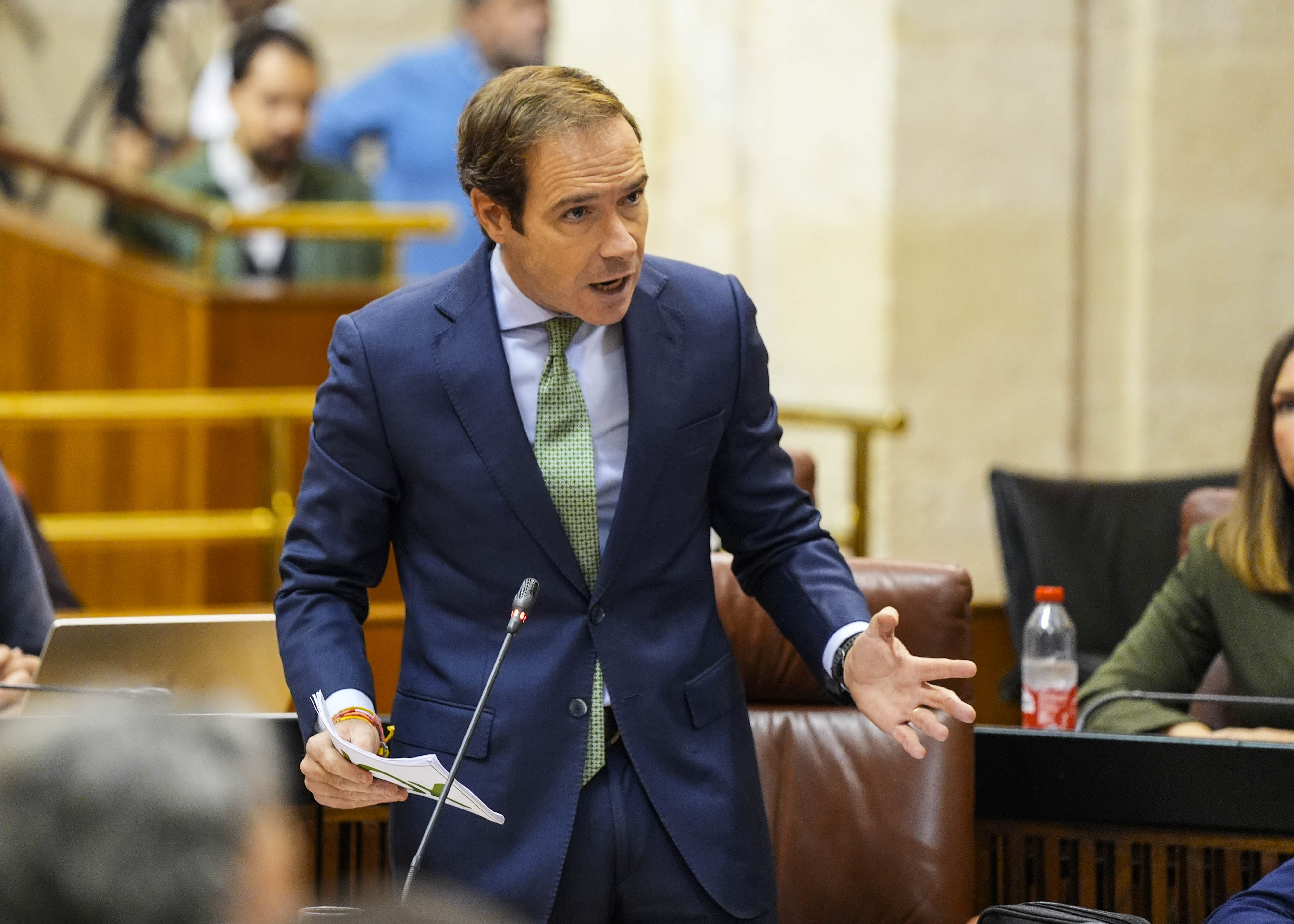  Javier Cort�s, portavoz de Vox, formula su pregunta al presidente