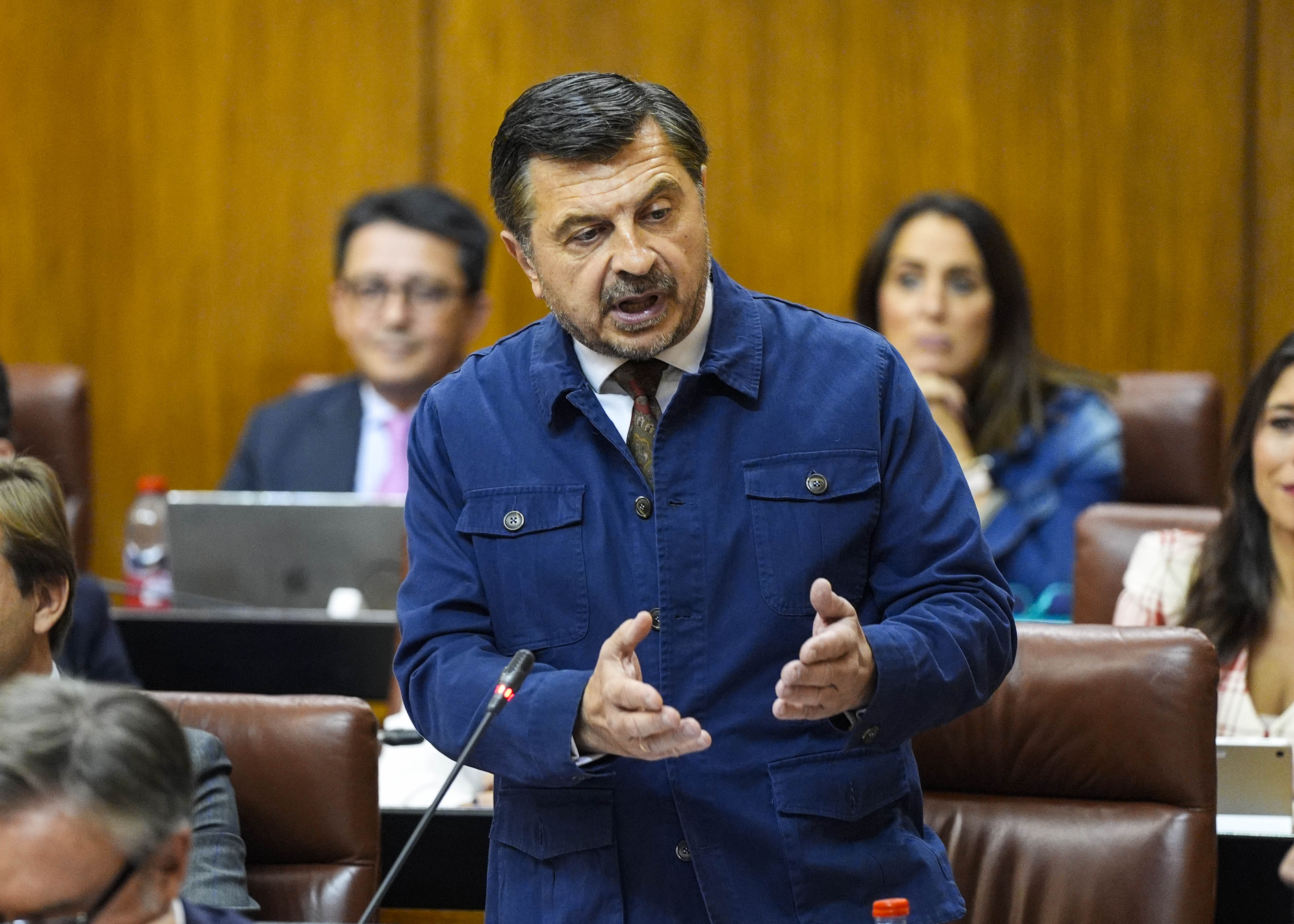  El portavoz del Grupo Popular, Antonio Mart�n, durante su intervenci�n