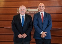 El presidente del Parlamento, Jesús Aguirre, junto a Manuel Carrasco Durán