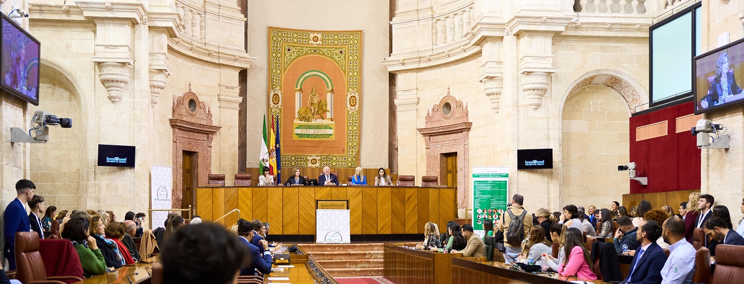 El presidente del Parlamento presenta el acto