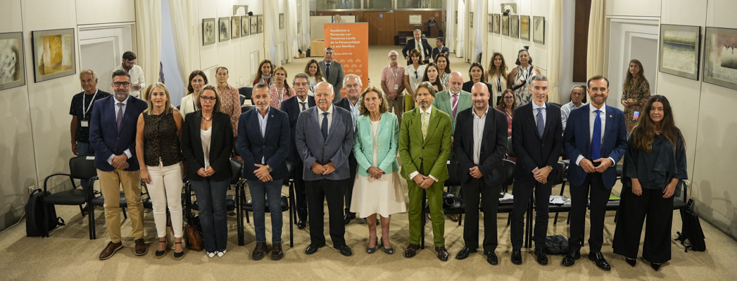 Imagen de familia de los asistentes