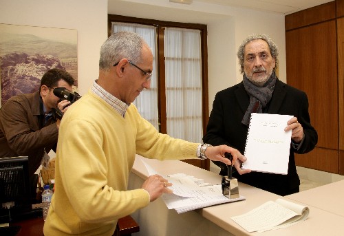 El Defensor del Pueblo registra en el Parlamento de Andaluc�a el Informe Especial sobre la incidencia en el ocio juvenil de la 'ley antibotell�n'
