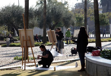 Pintores en los jardines de la fachada del Parlamento