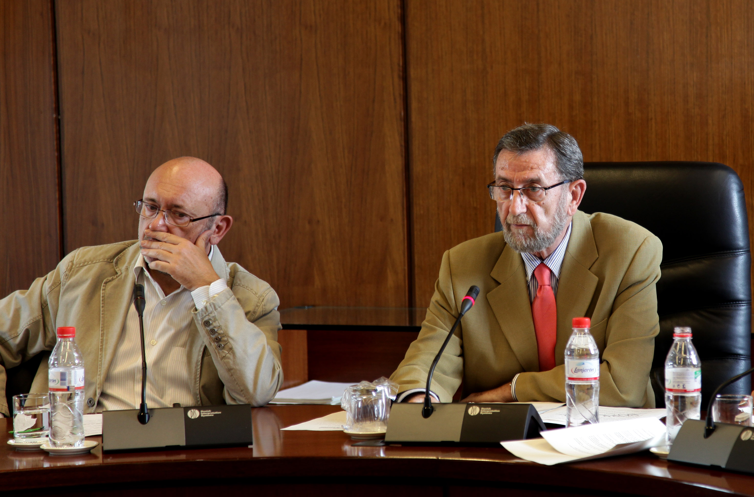 El presidente del Parlamento, Manuel Gracia, junto al vicepresidente primero, Ignacio Garc�a