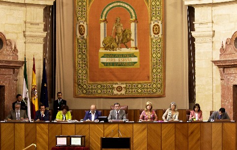 La Mesa del Parlamento, durante la lectura de la Declaraci�n Institucional en conmemoraci�n del trig�simo aniversario de las primeras elecciones auton�micas andaluzas