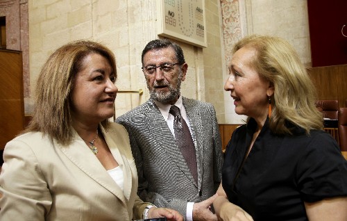 El presidente del Parlamento, junto a las diputadas Antonia Moro y Fuensanta Coves, designadas senadoras en representaci�n de la Comunidad Aut�noma