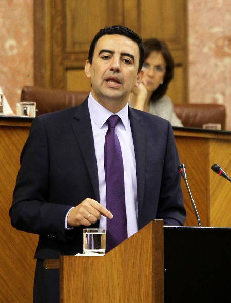 Mario Jim�nez, portavoz del Grupo Socialista, durante su intervenci�n en el Debate General