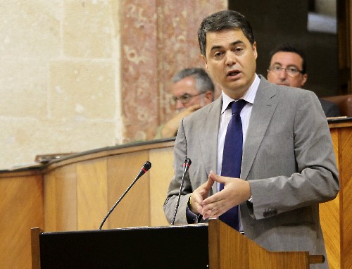 Carlos Rojas, portavoz del Popular, defendiendo la posici�n de su Grupo parlamentario