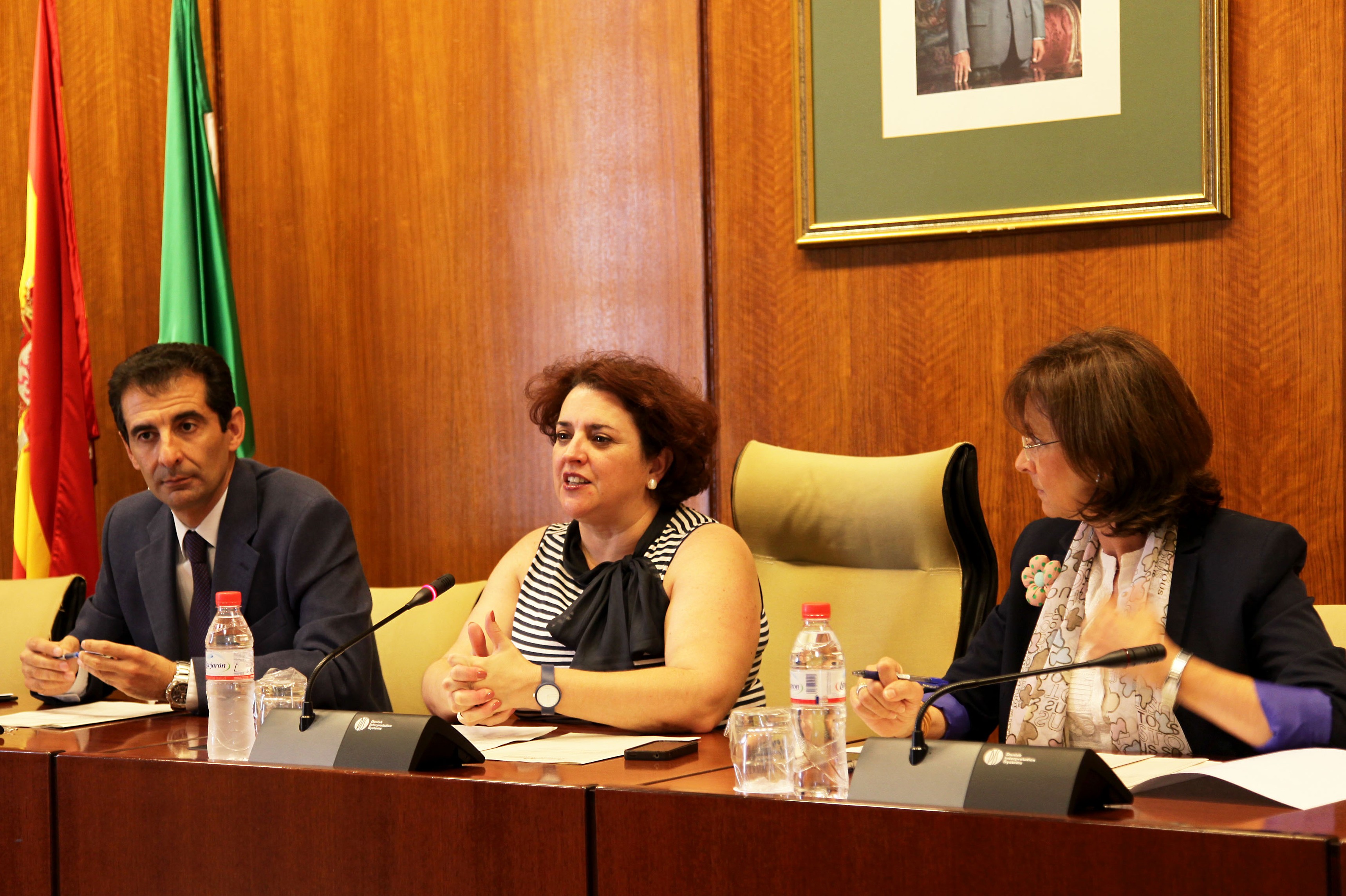 La vicepresidenta tercera de la C�mara, Teresa Jim�nez, en la constituci�n de una de las comisiones