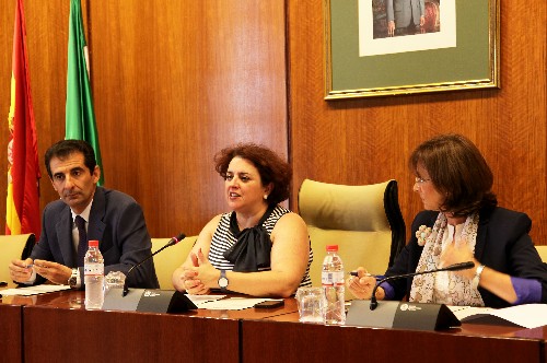 La vicepresidenta tercera de la C�mara, Teresa Jim�nez, en la constituci�n de una de las comisiones