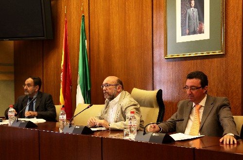 El vicepresidente primero del Parlamento, Ignacio Garc�a, preside una de las sesiones constitutivas de comisi�n celebradas hoy