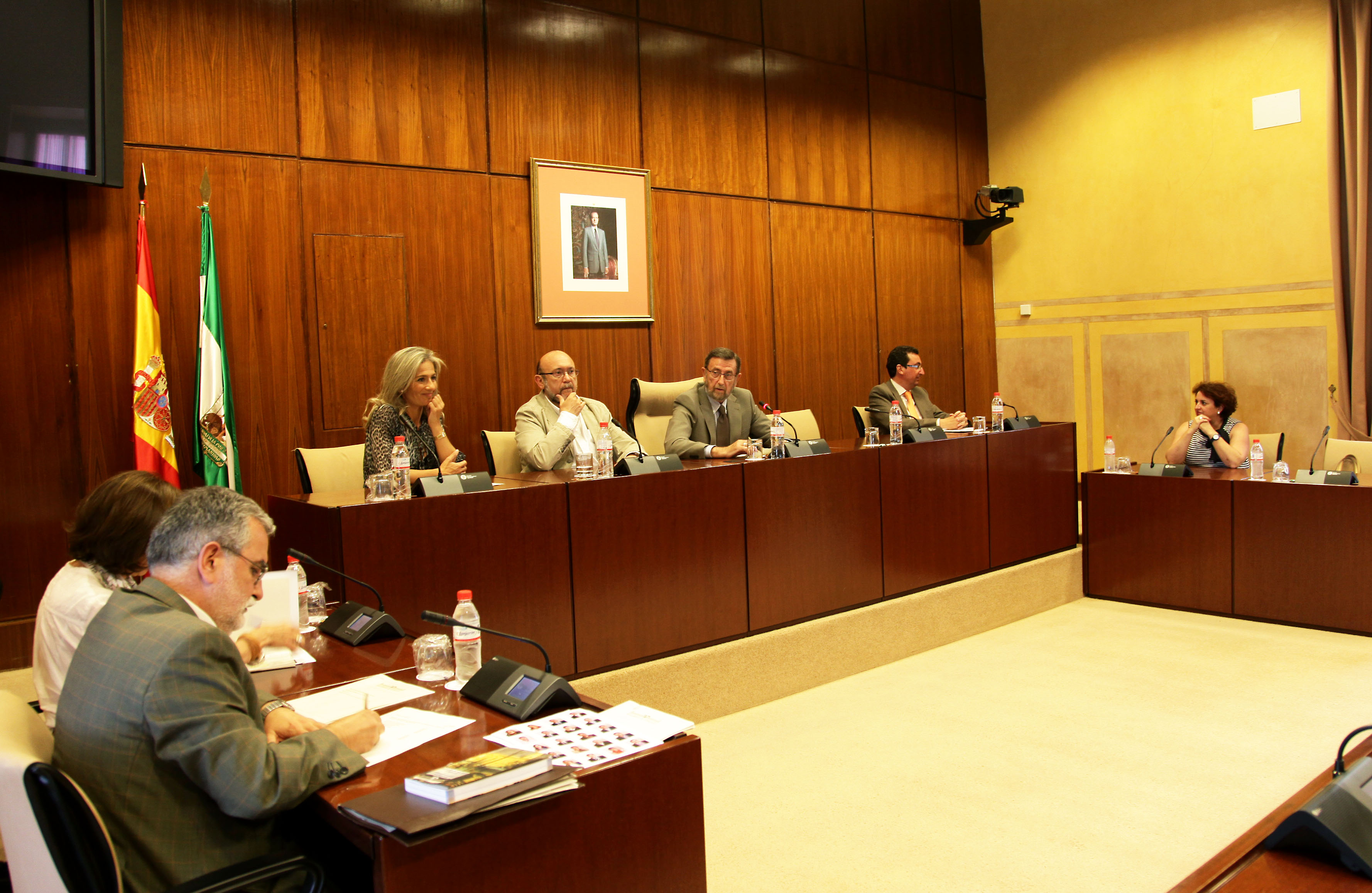 Manuel Gracia preside la constituci�n de la Comisi�n del Reglamento