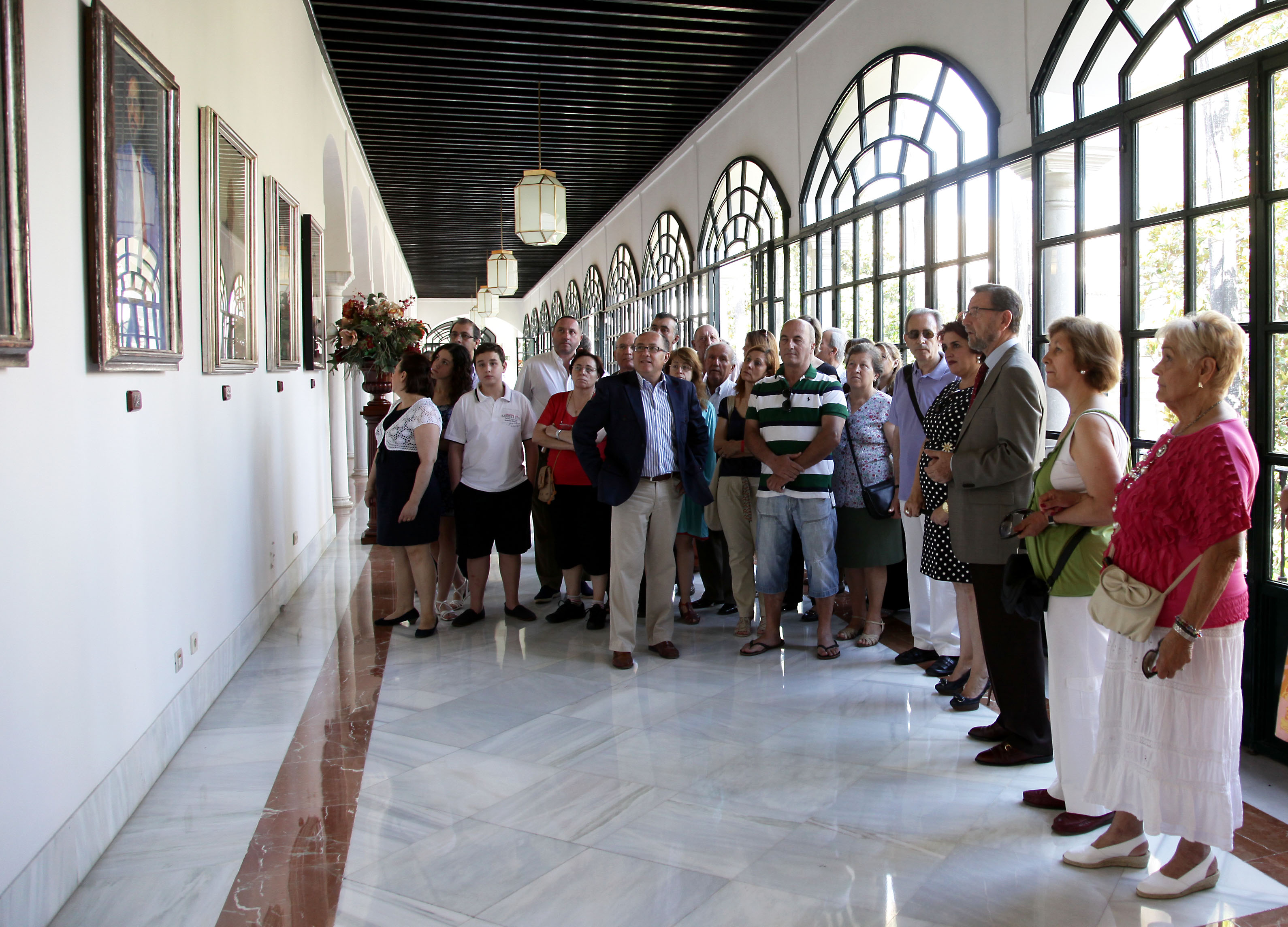La visita contempla la galer�a de retratos de los anteriores presidentes del Parlamento