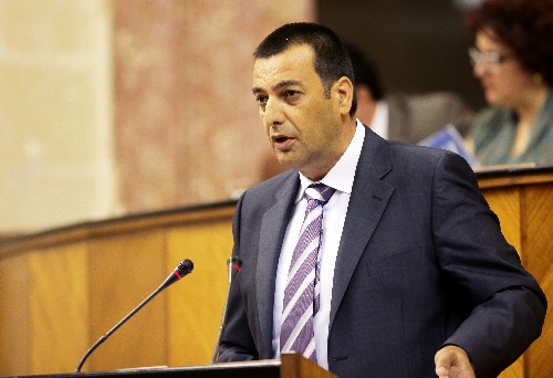 Rafael Ruiz, del Grupo parlamentario Popular, defiende ante el Pleno una mocin sobre poltica general en materia de administracin pblica