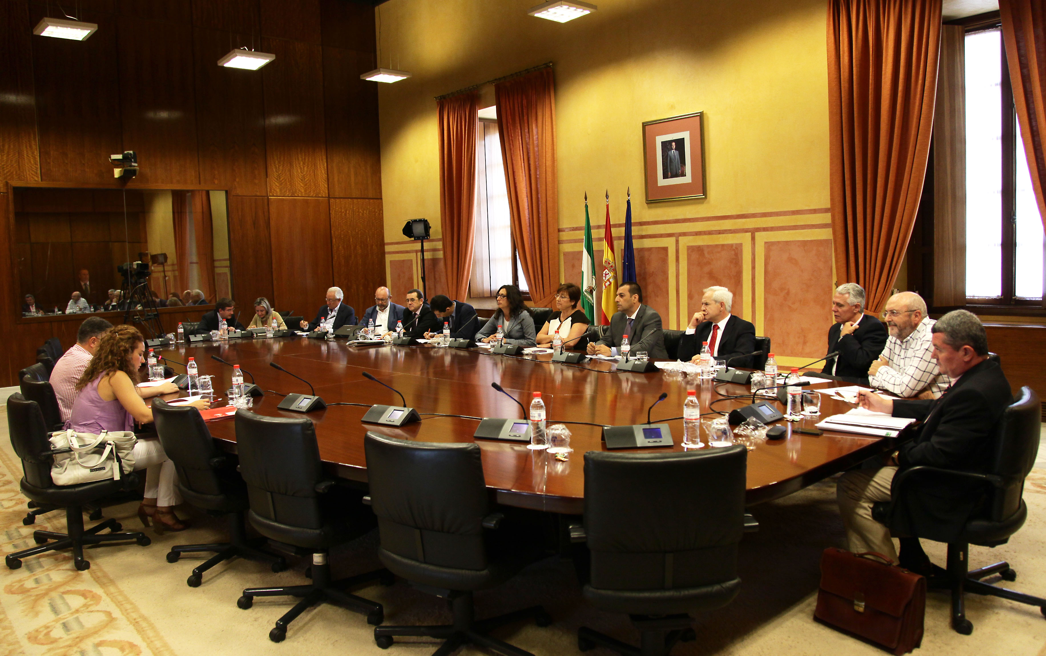 La Comisi�n de Hacienda y Administraci�n P�blica asiste a la comparecencia de agentes sociales citados en relaci�n a dos proyectos de Ley