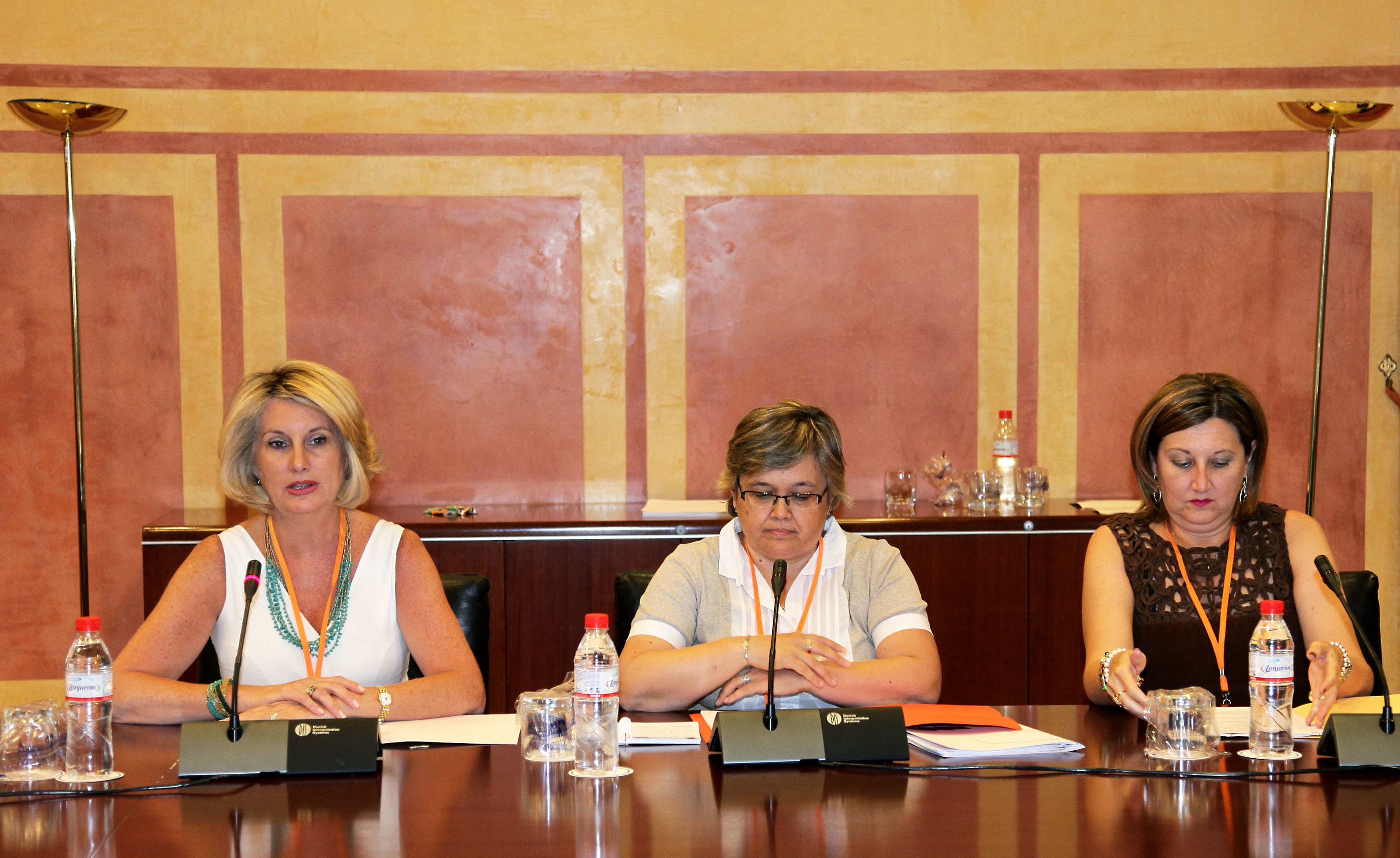 Josefa Zamorano, Roc�o Luna y Mar�a Jos� Espinosa, de USTEA