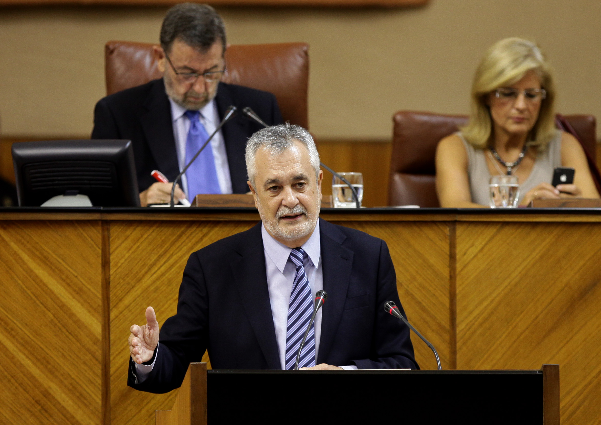 El presidente de la Junta durante su intervenci�n en el Debate General sobre el impacto e incidencias para Andaluc�a del Real Decreto-Ley de medidas para garantizar la estabilidad presupuestaria y de fomento de la competitividad