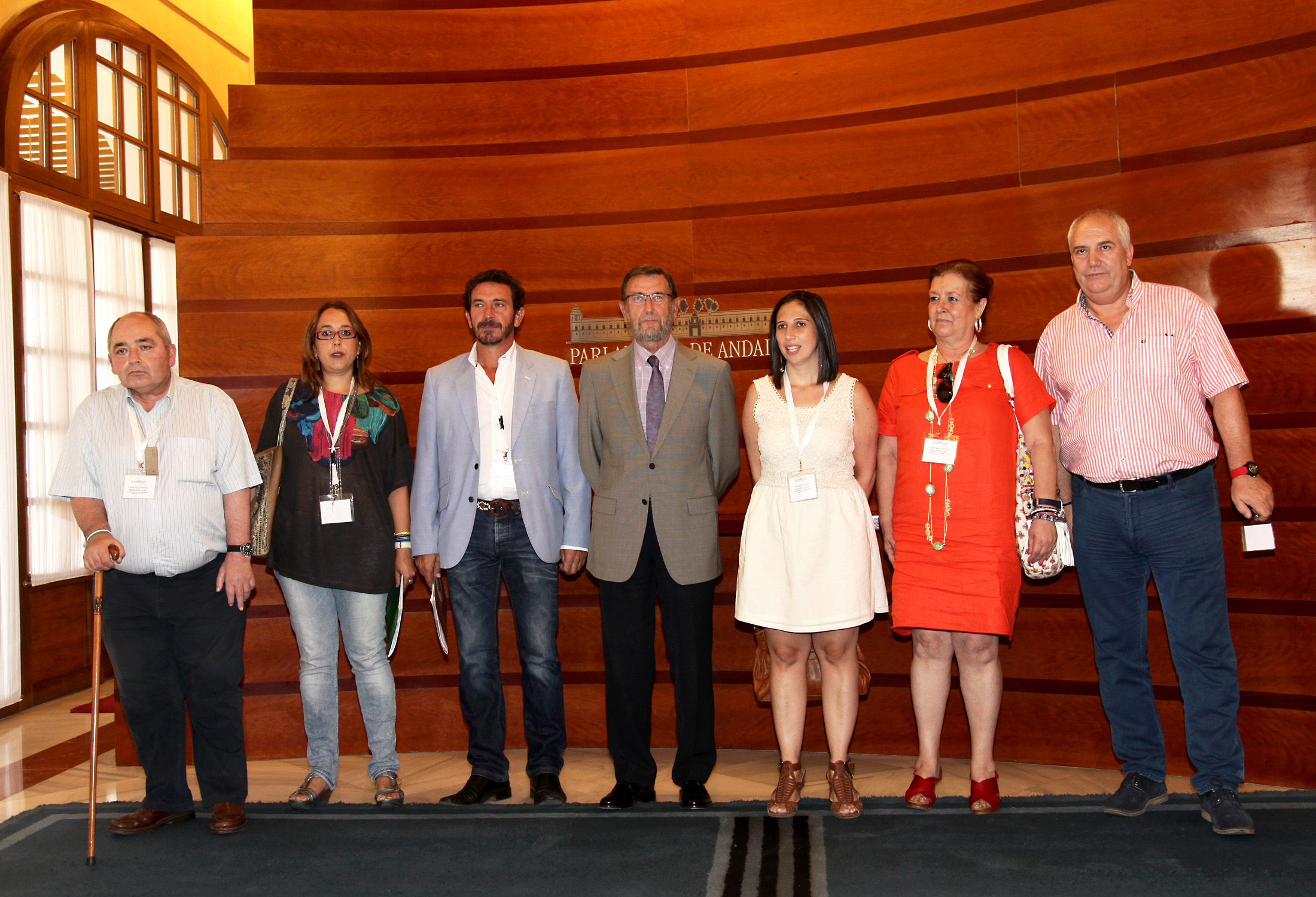 Manuel Gracia, con los miembros de la Plataforma de Organizaciones Sociales de Andaluc�a 'Compromiso Social para el Progreso' 