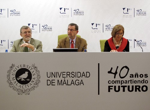 Manuel Gracia junto a Adelaida de la Calle, rectora de la UMA y Jos Manuel Roldn, rector de la UCO, en un momento del acto