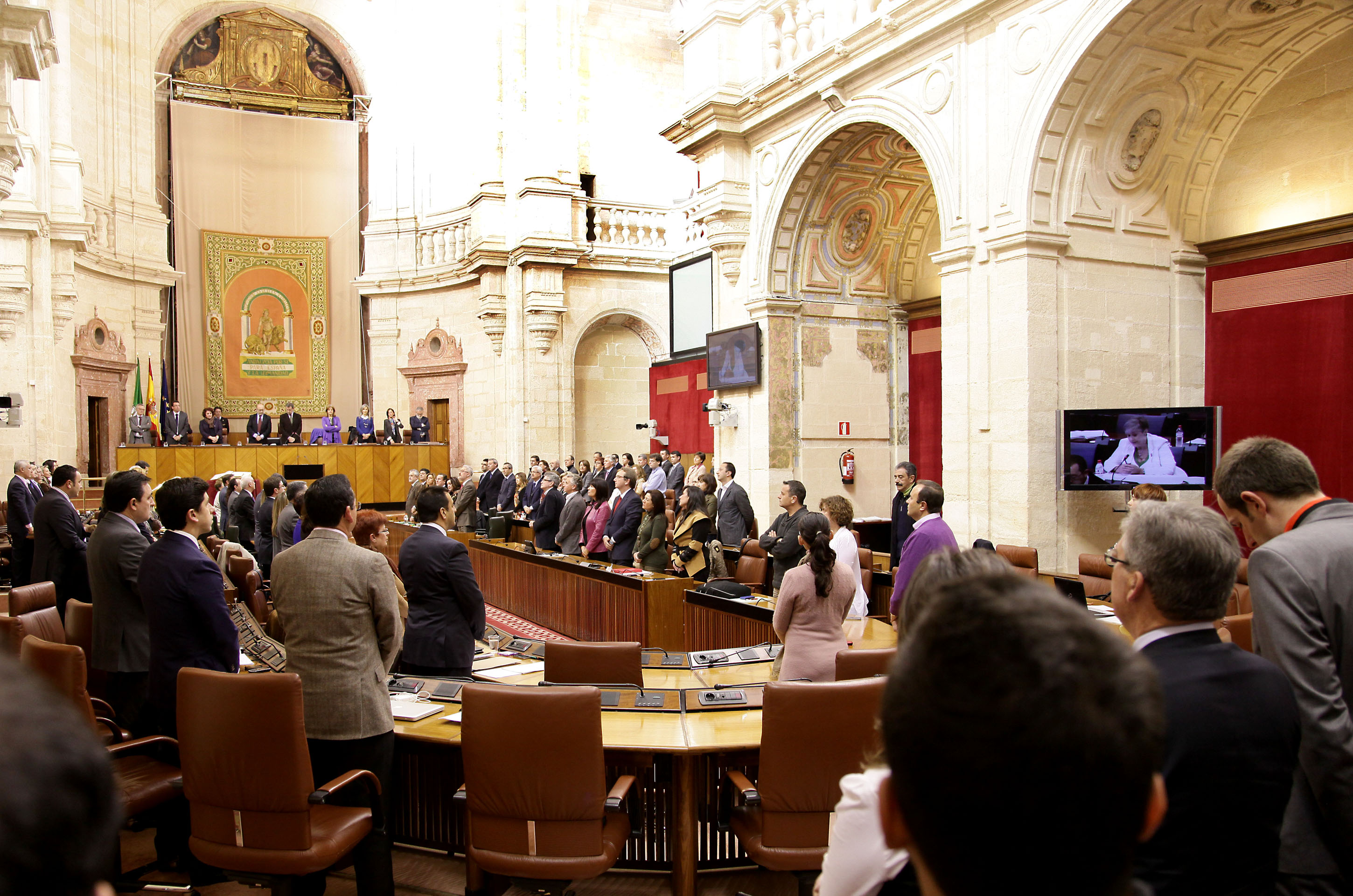 El Pleno del Parlamento rindi homenaje al comienzo de la sesin a Araceli Carrillo, recientemente fallecida