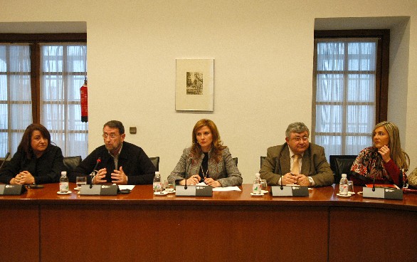 El portavoz del Grupo Socialista interviene en la reunión de la Junta de Portavoces