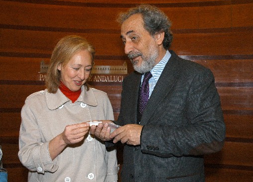 Chamizo muestra a Coves el Informe en soporte digital