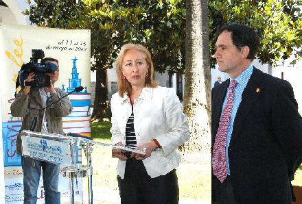 La presidenta del Parlamento y el rector de la Hispalense presentan 'Sevilla se lee'