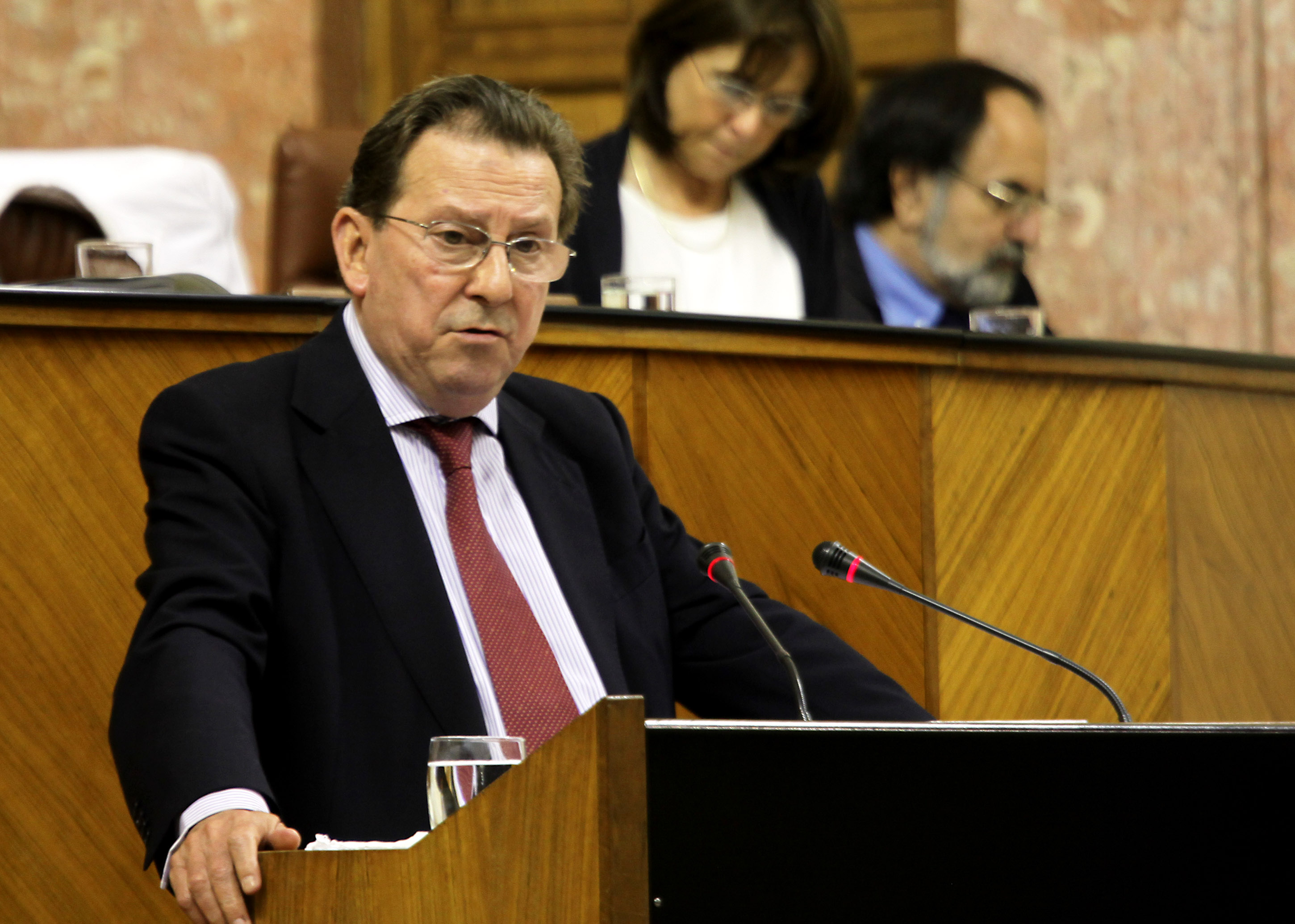 El consejero Emilio de Llera informa al Pleno del Parlamento sobre las nuevas tecnolog�as aplicadas a la Administraci�n de Justicia