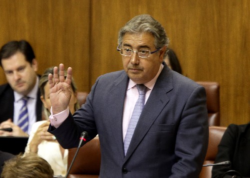El presidente del Grupo parlamentario Popular, Juan Ignacio Zoido, dirige una pregunta al presidente de la Junta de Andaluc�a