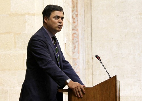 El portavoz del Grupo Popular, Carlos Rojas, se dirige al Pleno