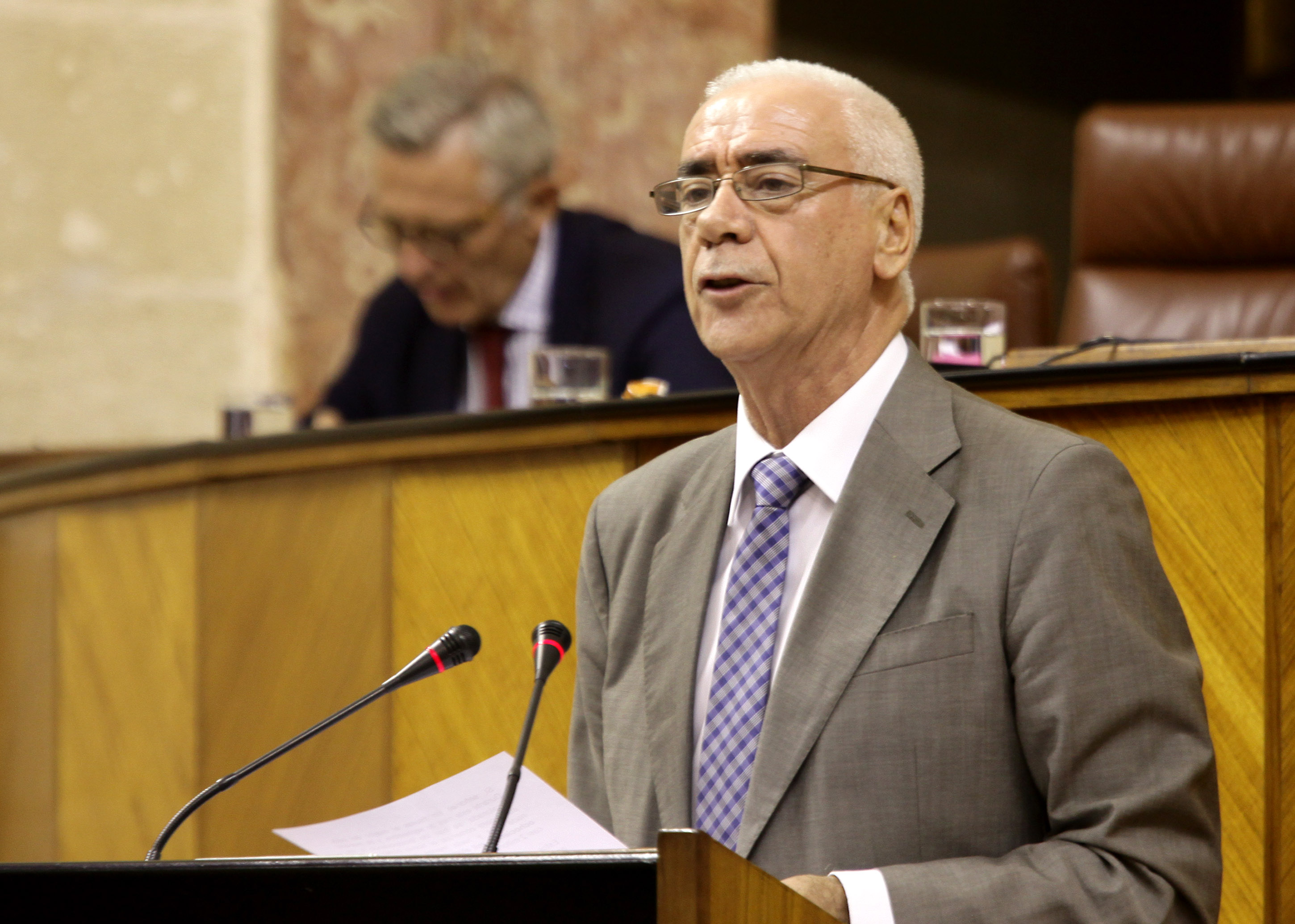 Luciano Alonso, consejero de Educacin, Cultura y Deporte, da cuenta al Pleno sobre el inicio del curso escolar