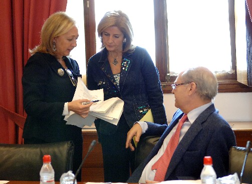 Coves, Oña y Ramos conversan antes de la sesión