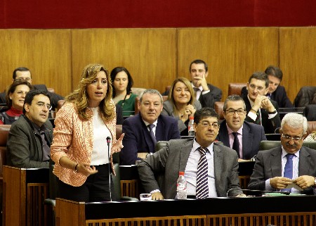 La presidenta de la Junta de Andaluca, Susana Daz, responde a la oposicin durante la sesin de control al Gobierno