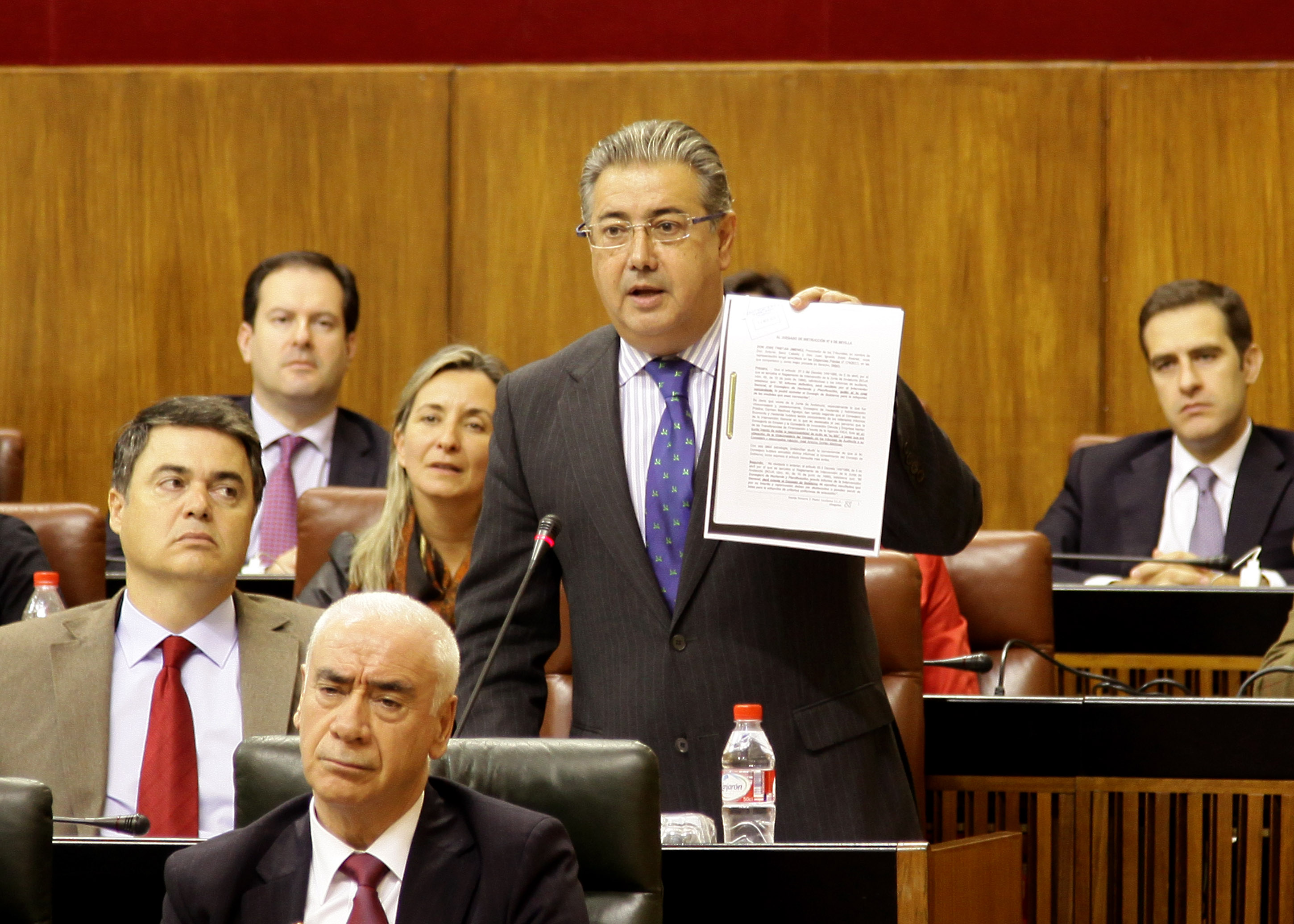 Juan Ignacio Zoido, presidente del Grupo parlamentario Popular, se dirige a la presidenta de la Junta de Andaluca