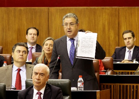Juan Ignacio Zoido, presidente del Grupo parlamentario Popular, se dirige a la presidenta de la Junta de Andaluca