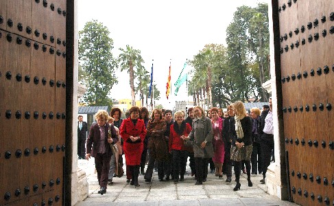Coves recibe al primer grupo de visita en la jornada de puertas abiertas de 2009