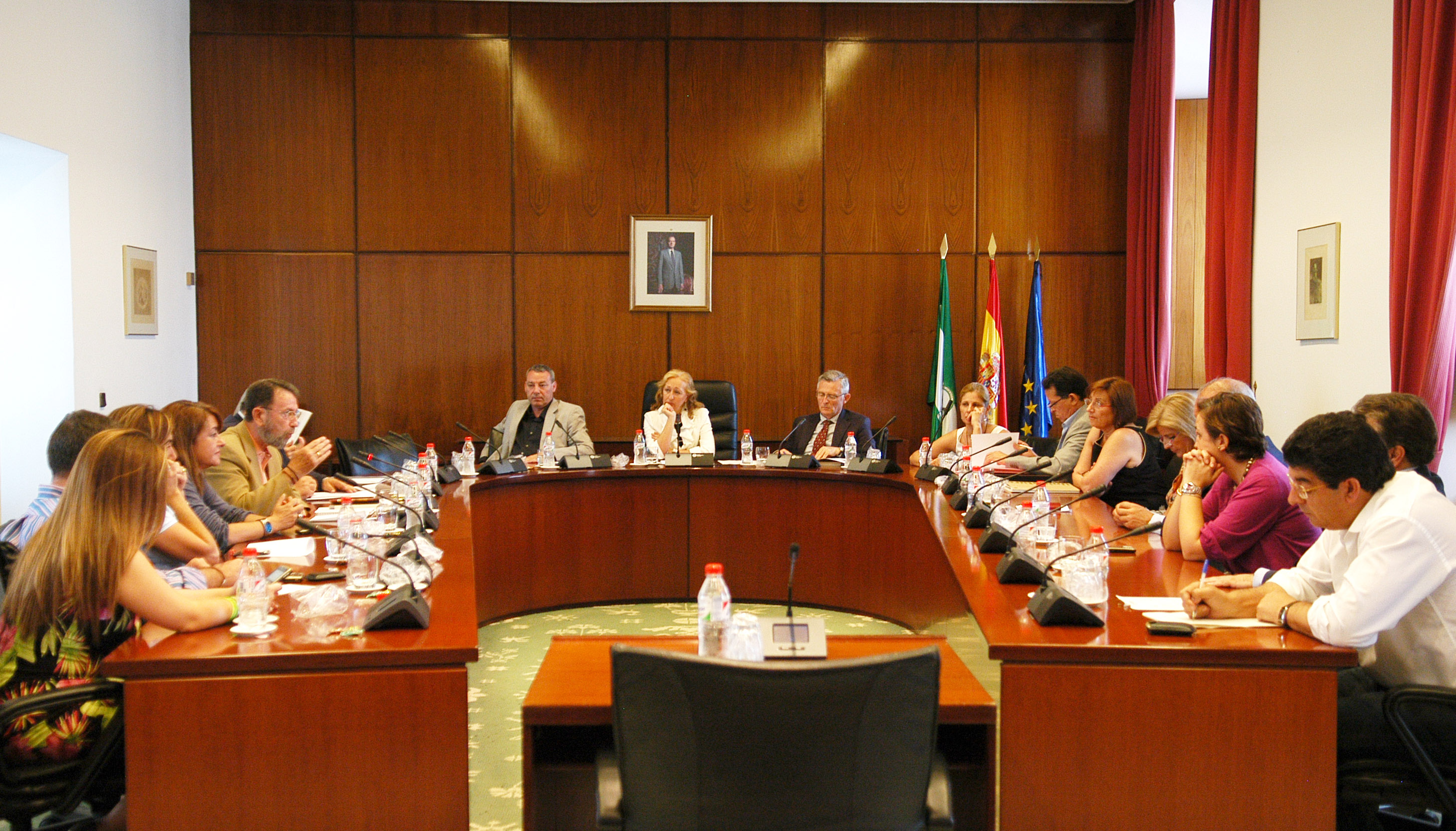 La Diputaci�n Permanente celebr� hoy una sesi�n para debatir la solicitud de convocatoria de un Pleno extraordinario presentada por el Grupo Popular