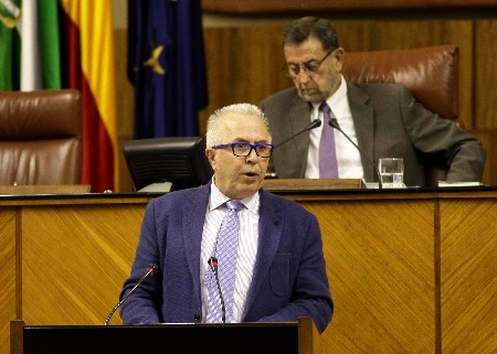 El consejero de Economa, en el debate sobre energas renovables
