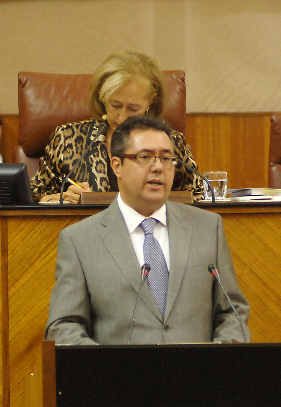 El consejero Juan Espadas presenta al Pleno el proyecto de Ley de Derecho a la Vivienda en Andaluca