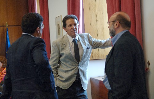 Jos Luis Blanco, del Grupo Socialista, conversa con Diego Valderas e Ignacio Garca, de IU LV-CA, minutos antes de la Junta de Portavoces