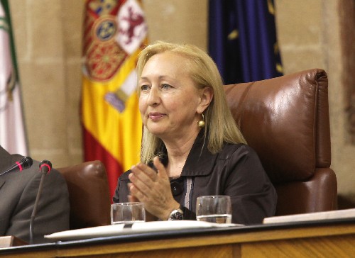 Fuensanta Coves, tras dar lectura a la declaración