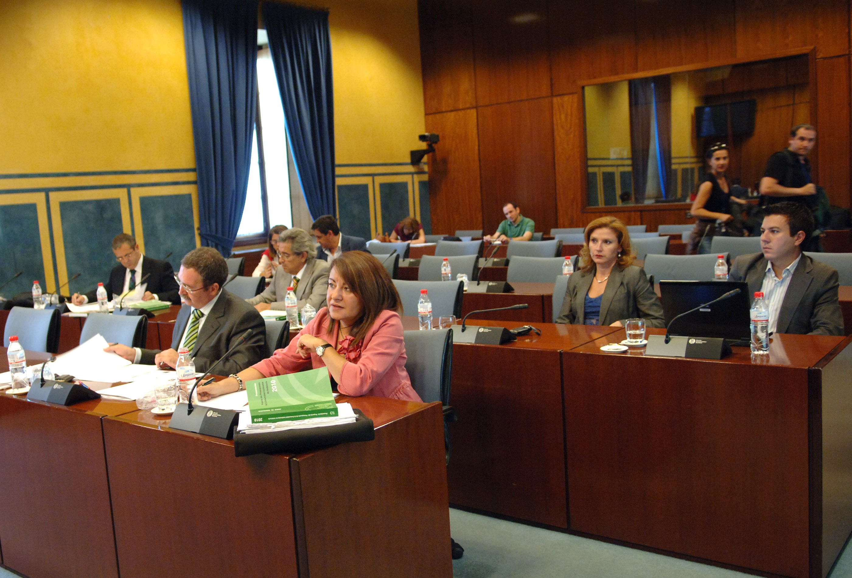 Diputados de la Comisin de Economa y Hacienda durante el desarrollo de la sesin 