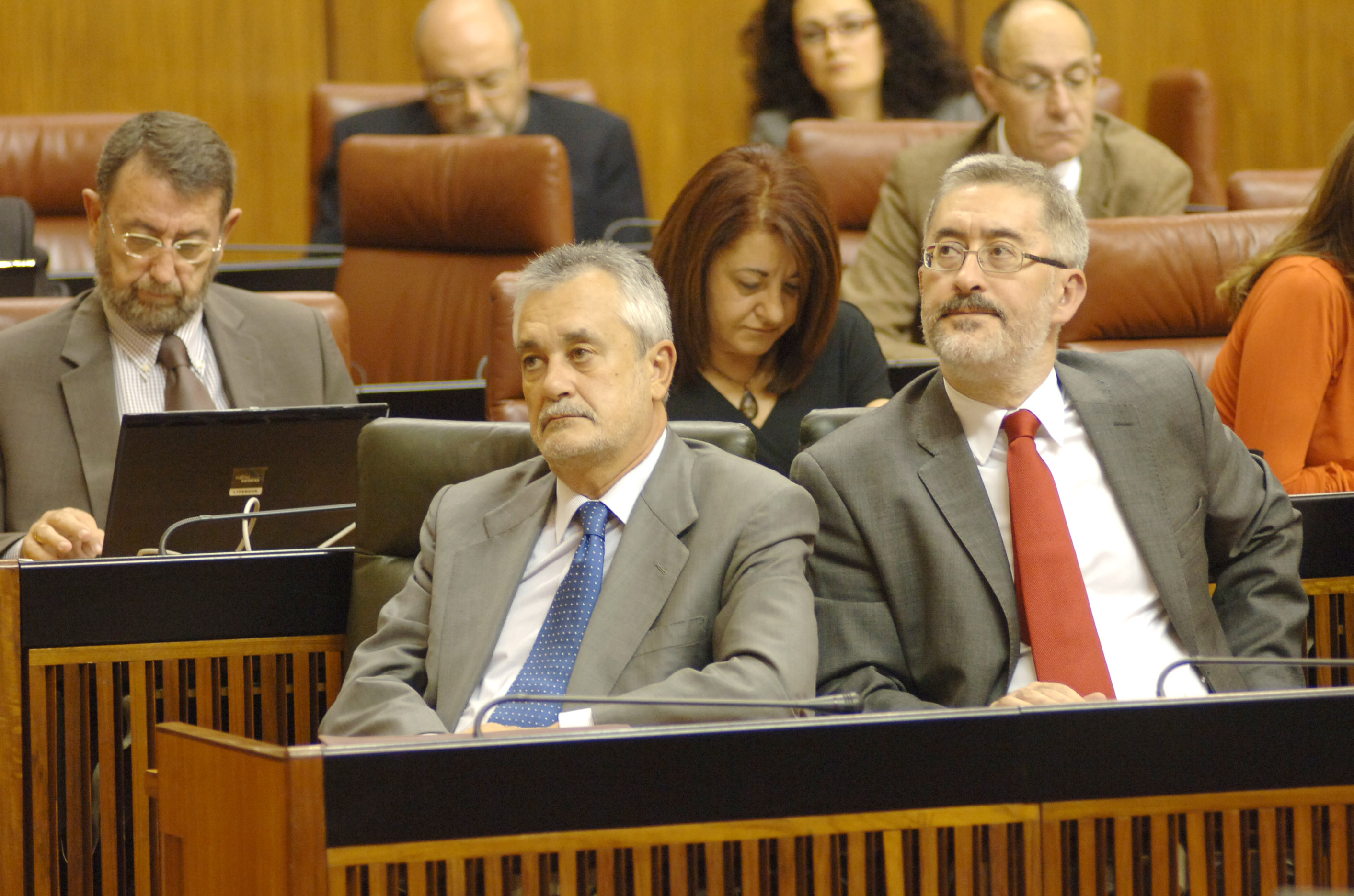 El presidente de la Junta y el consejero de Presidencia asisten al debate