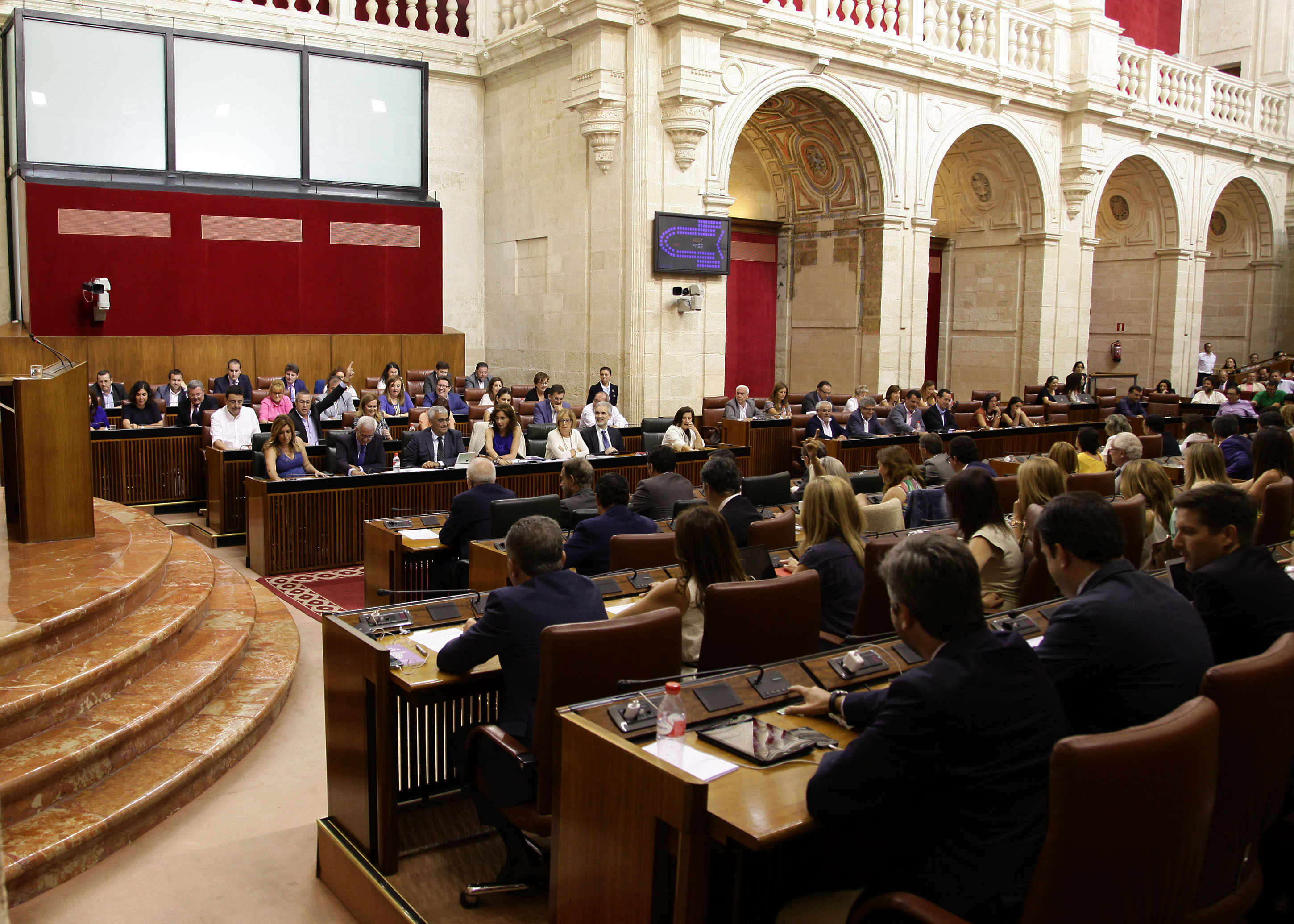 El Pleno de la C�mara, en una de las votaciones de la primera sesi�n ordinaria de la X Legislatura