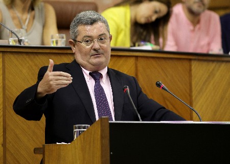 Jes�s Mar�a Ruiz, del Grupo parlamentario Socialista, interviene en el debate de uno de los Decretos-Ley