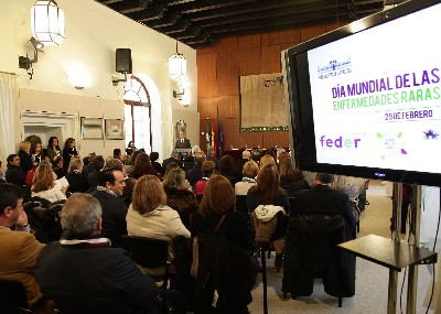 El Saln de Usos Mltiples del Parlamento, en la presentacin del presidente del acto con motivo del Da Mundial de las Enfermedades Raras