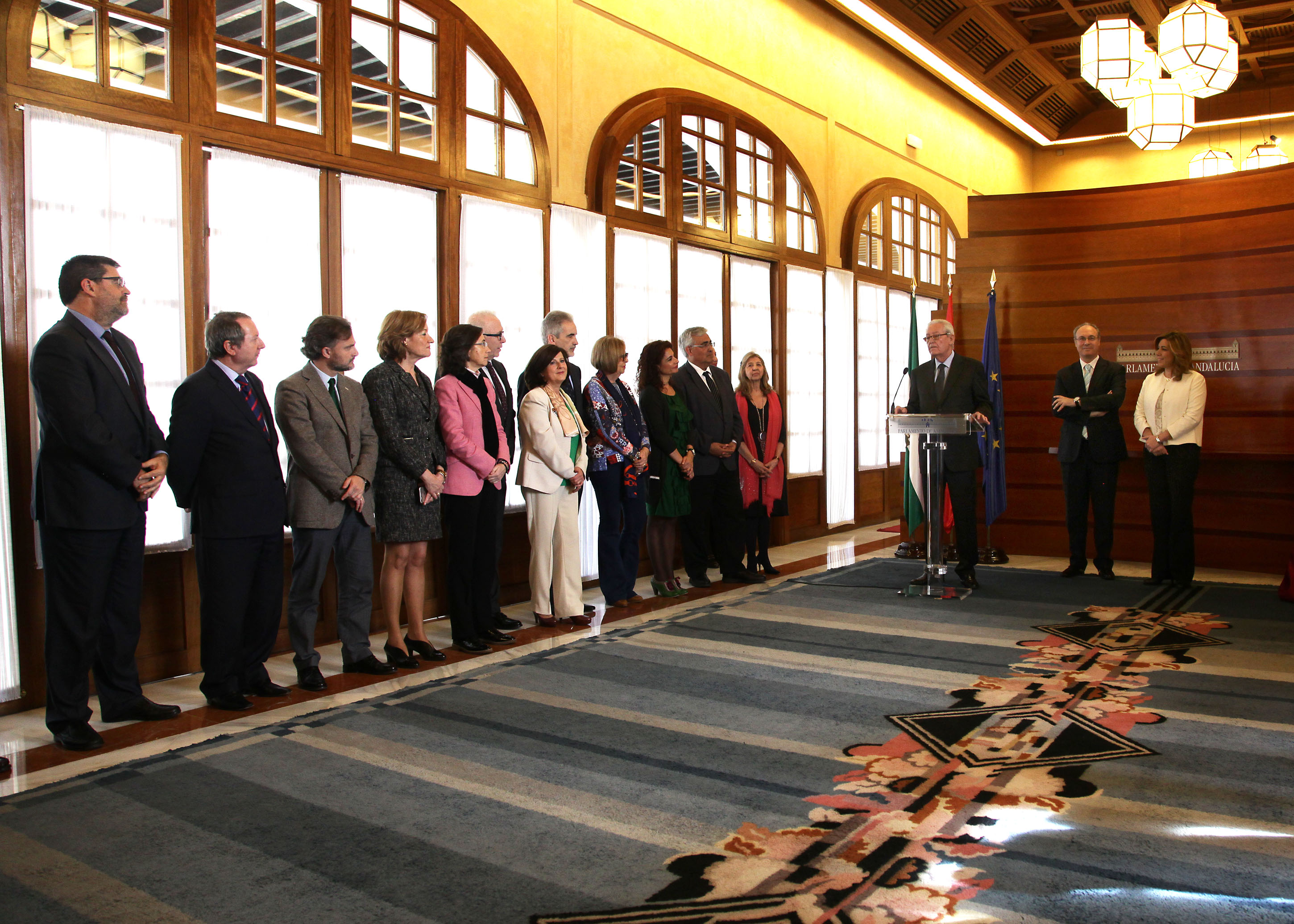 El ex presidente de la Junta Rafael Escuredo interviene en presencia del Dur�n y D�az