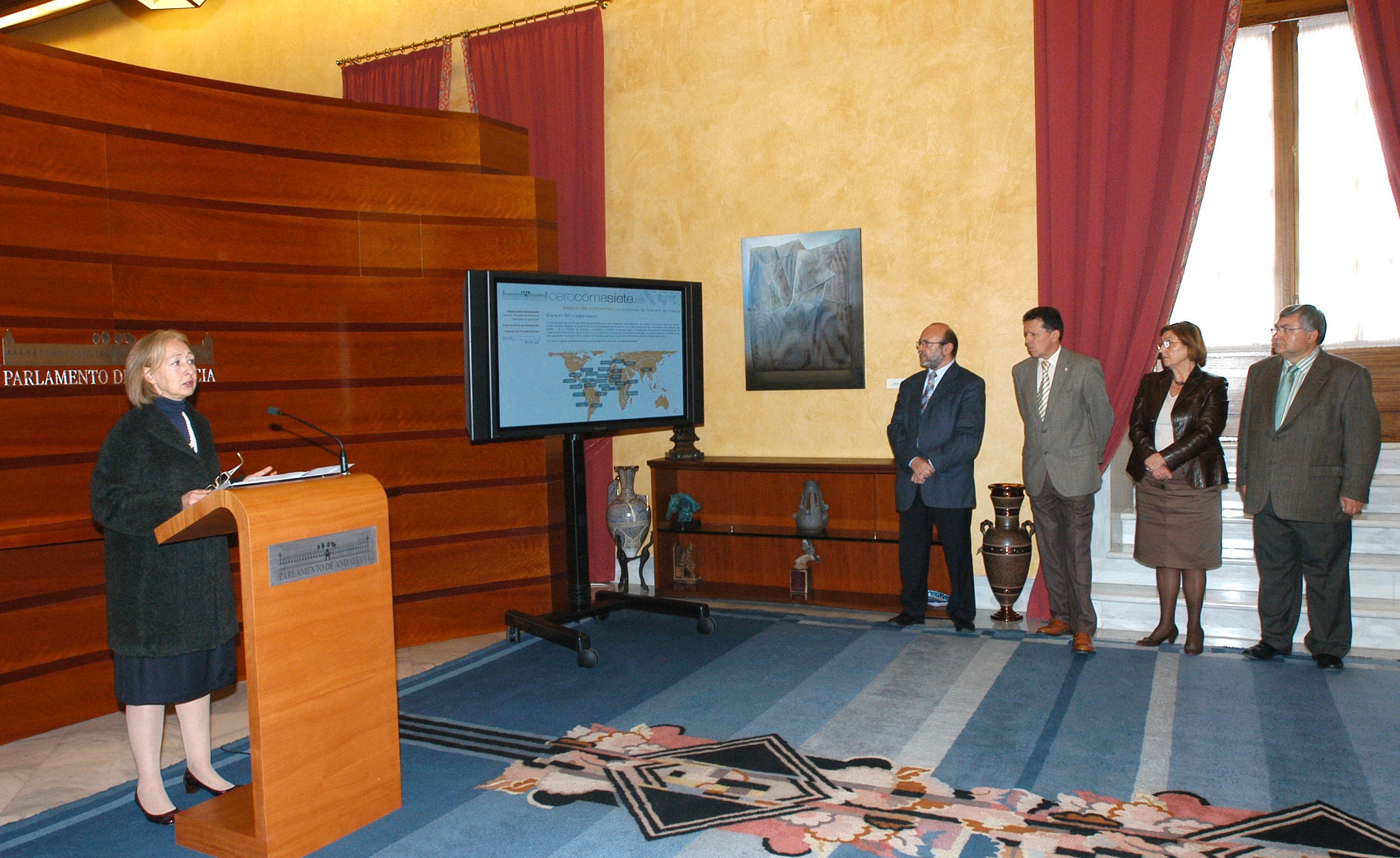 Fuensanta Coves, en presencia de varios miembros de la Mesa, presenta la web cerocomasiete.es